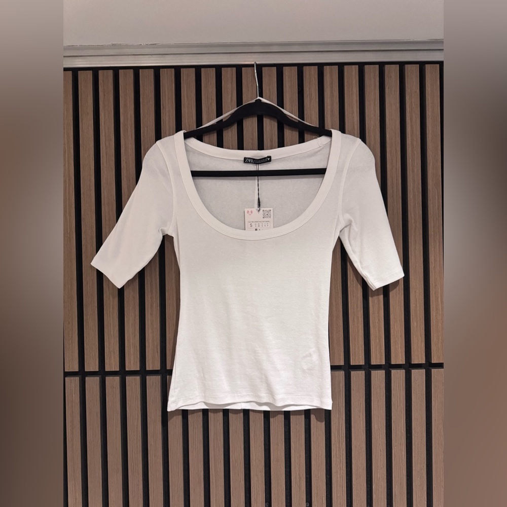 Zara White Scoop Neck Short Sleeve Slim Top